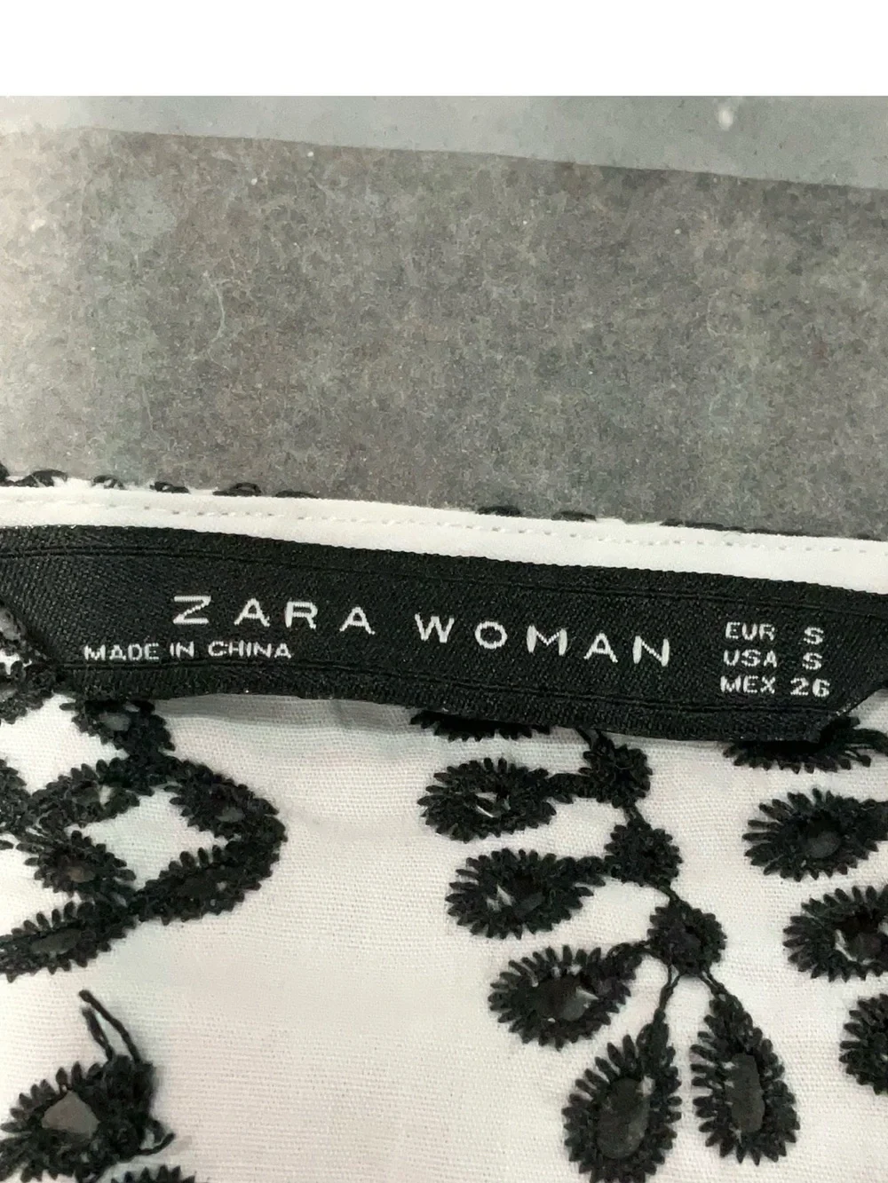 Zara Black & White Floral Medallion V-Neck Puff Sleeve Top